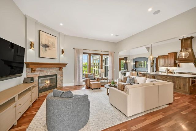 11511 N Oakview COURT, Mequon, WI 53092