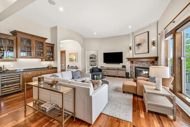 11511 N Oakview COURT, Mequon, WI 53092