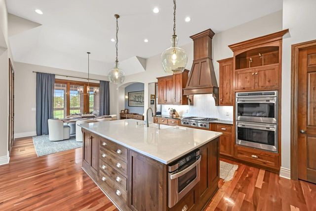 11511 N Oakview COURT, Mequon, WI 53092