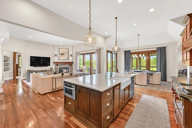 11511 N Oakview COURT, Mequon, WI 53092