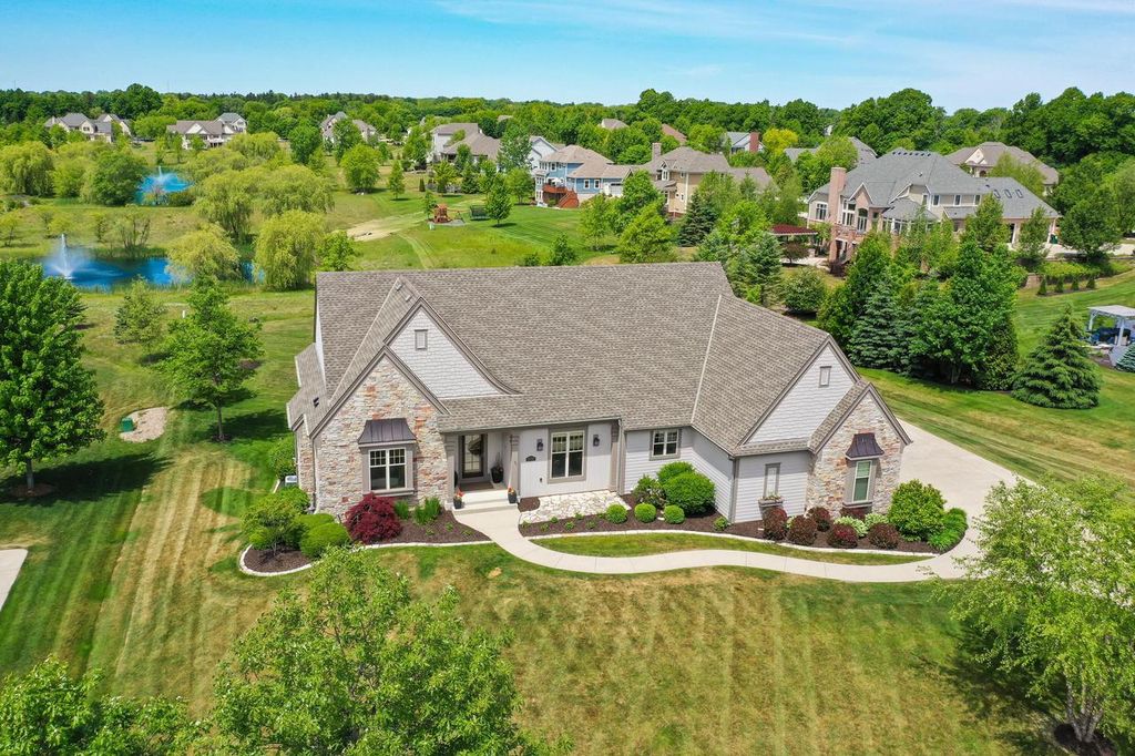 11511 N Oakview COURT, Mequon, WI 53092