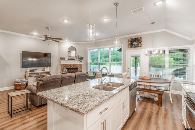 11519 Lindsey Garden Drive, Tyler, TX 75709