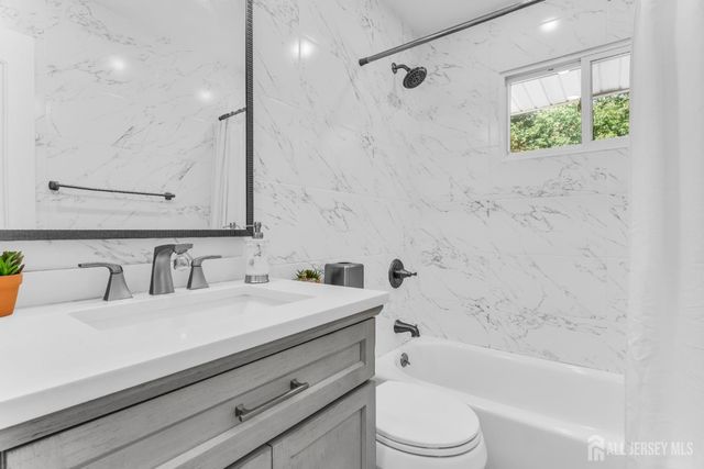 12 Washington Avenue, Old Bridge, NJ 08879
