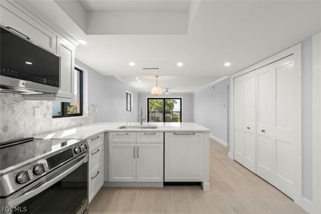 671 E Gulf DR 3D2, Sanibel, FL 33957