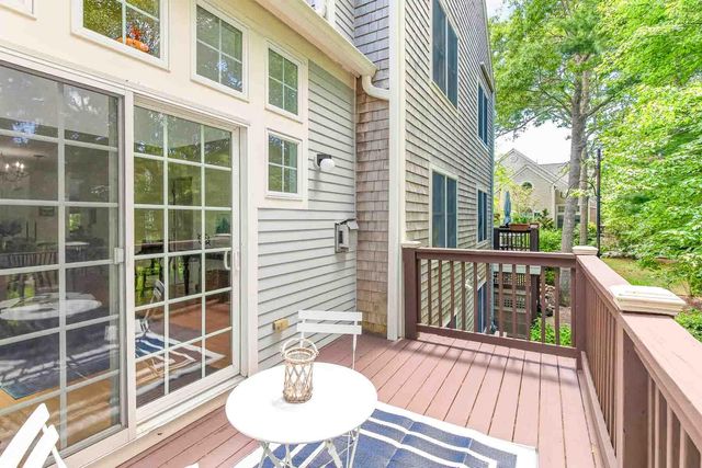 16 Gold Leaf Lane, Mashpee, MA 02649