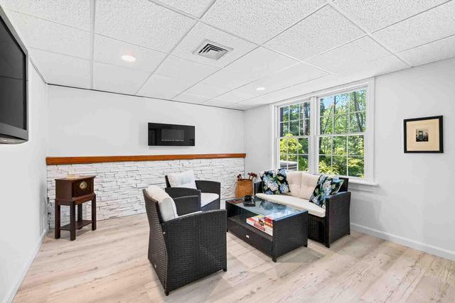 16 Gold Leaf Lane, Mashpee, MA 02649