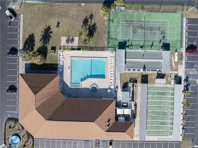 184 Caravan CIR, North Fort Myers, FL 33903