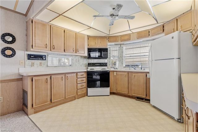 184 Caravan CIR, North Fort Myers, FL 33903