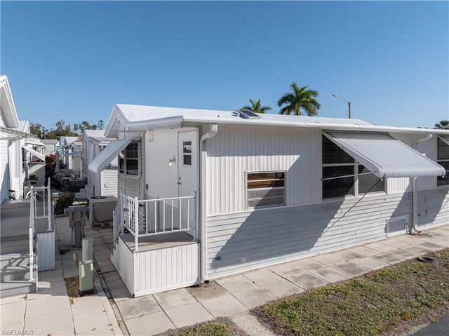 184 Caravan CIR, North Fort Myers, FL 33903