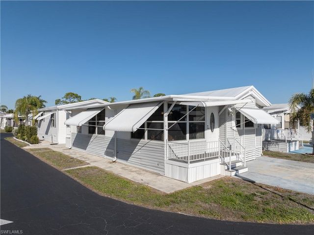 184 Caravan CIR, North Fort Myers, FL 33903