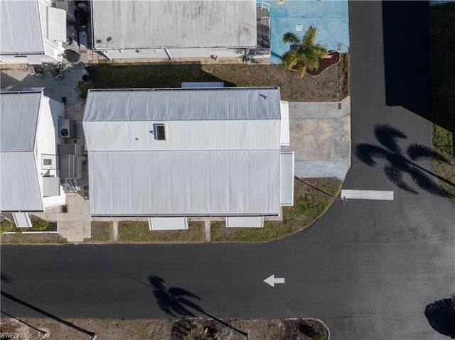 184 Caravan CIR, North Fort Myers, FL 33903