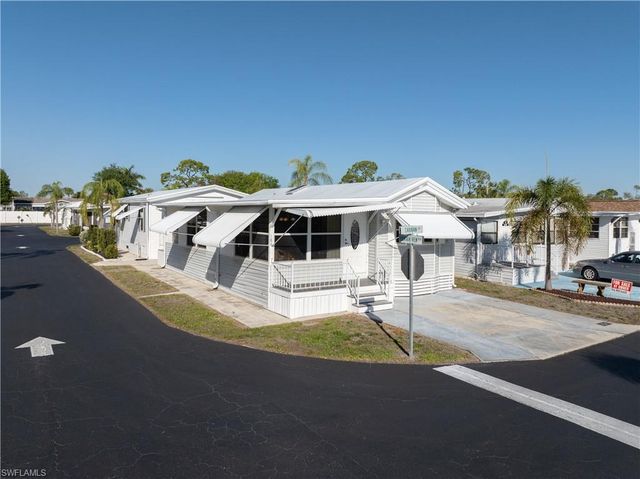 184 Caravan CIR, North Fort Myers, FL 33903