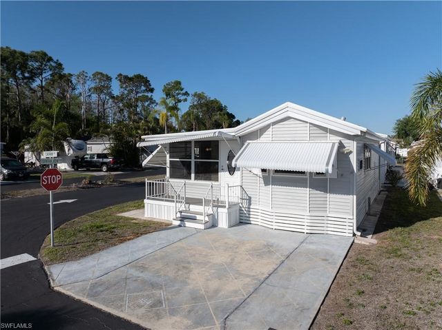 184 Caravan CIR, North Fort Myers, FL 33903