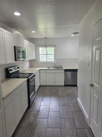 2206 Shannon Street N, Sherman, TX 75092