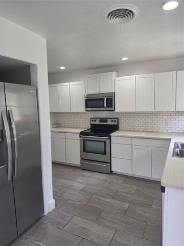 2206 Shannon Street N, Sherman, TX 75092