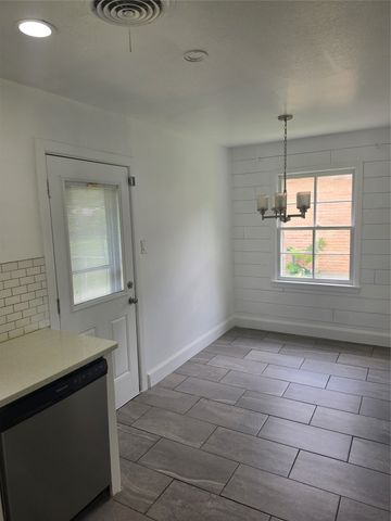 2206 Shannon Street N, Sherman, TX 75092