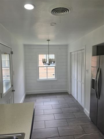 2206 Shannon Street N, Sherman, TX 75092