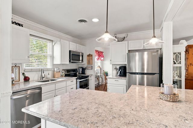 40 Hummingbird Lane 73, Manchester, NJ 08759