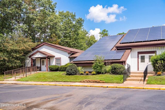 40 Hummingbird Lane 73, Manchester, NJ 08759