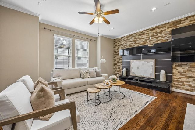 1031 W 21st Street B, Houston, TX 77008