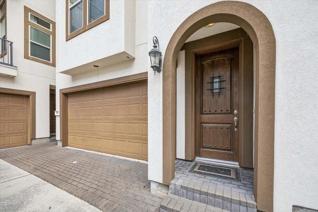 1031 W 21st Street B, Houston, TX 77008