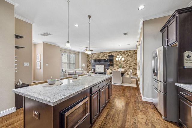 1031 W 21st Street B, Houston, TX 77008