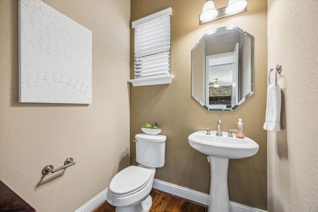 1031 W 21st Street B, Houston, TX 77008