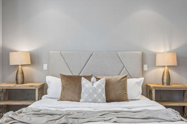 1031 W 21st Street B, Houston, TX 77008