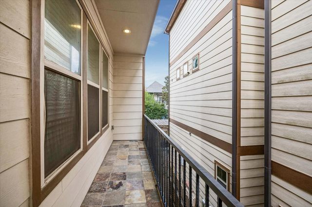 1031 W 21st Street B, Houston, TX 77008