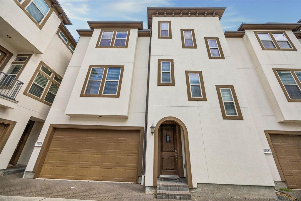 1031 W 21st Street B, Houston, TX 77008