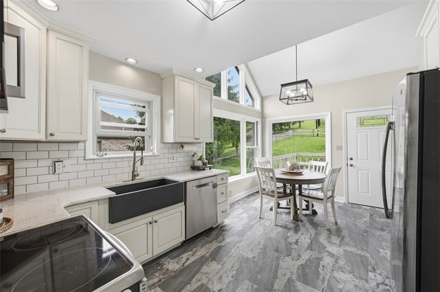 326 Quarry Road, South Strabane, PA 15301