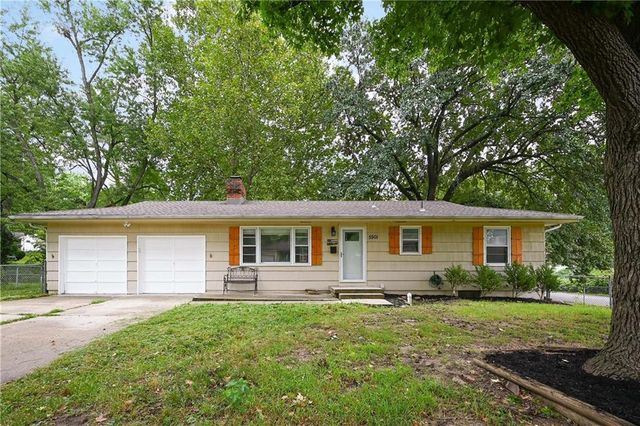 5501 N Highland Avenue, Kansas City, MO 64118