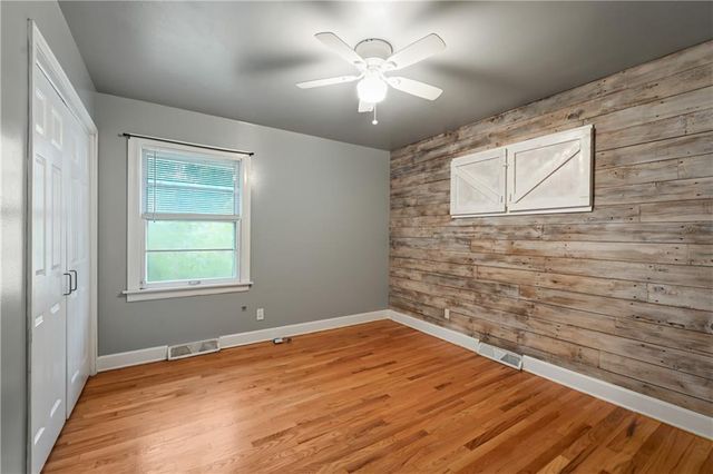 5501 N Highland Avenue, Kansas City, MO 64118