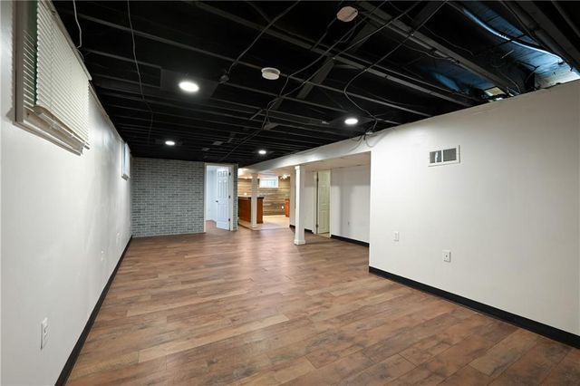 5501 N Highland Avenue, Kansas City, MO 64118