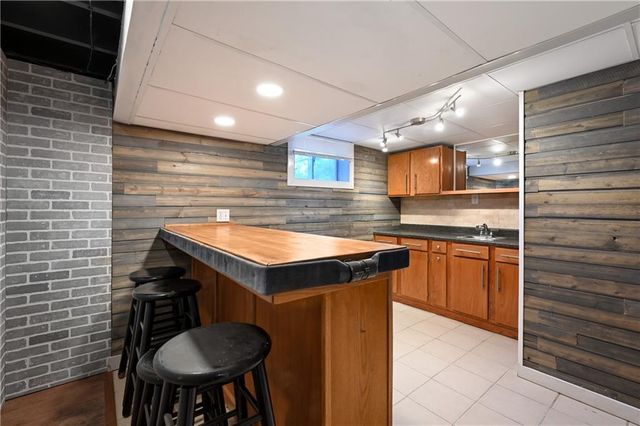 5501 N Highland Avenue, Kansas City, MO 64118