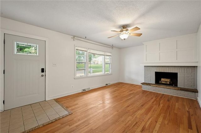 5501 N Highland Avenue, Kansas City, MO 64118