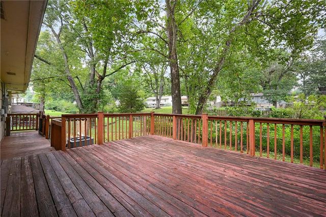5501 N Highland Avenue, Kansas City, MO 64118