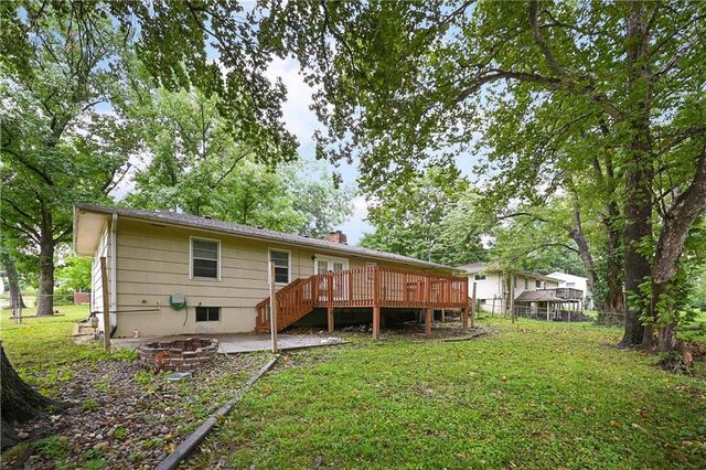 5501 N Highland Avenue, Kansas City, MO 64118
