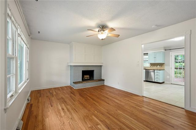 5501 N Highland Avenue, Kansas City, MO 64118