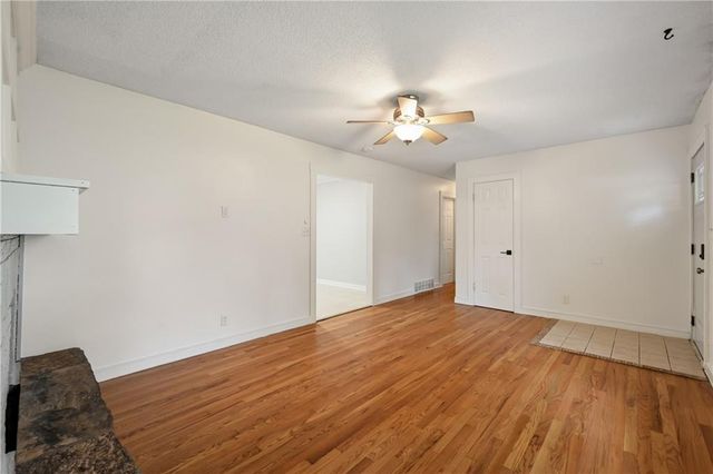 5501 N Highland Avenue, Kansas City, MO 64118