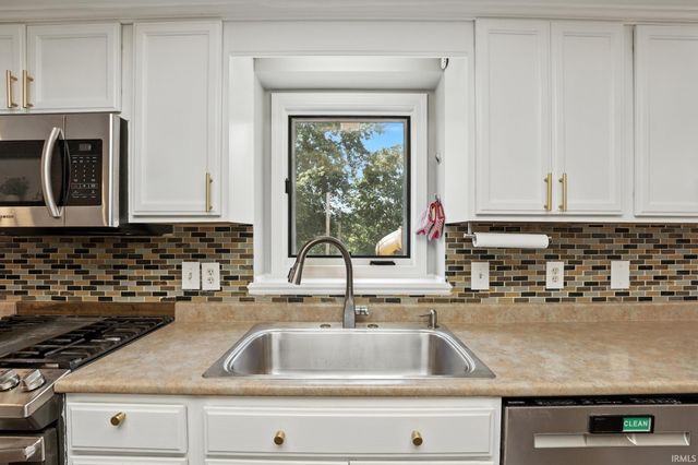 6417 Merlin Drive, Fort Wayne, IN 46818