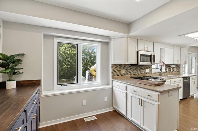 6417 Merlin Drive, Fort Wayne, IN 46818