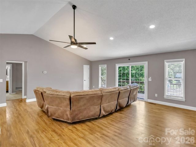 252 Oak Park Drive, Clyde, NC 28721