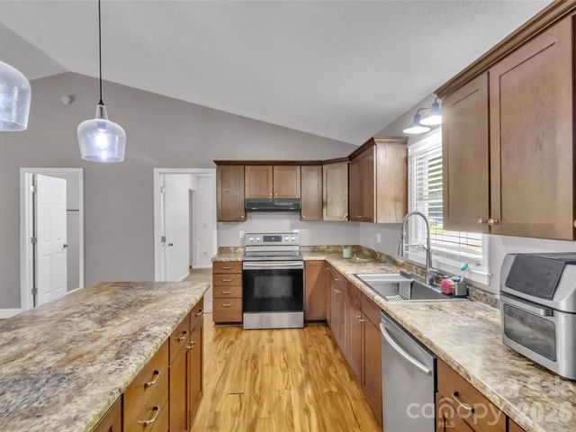 252 Oak Park Drive, Clyde, NC 28721