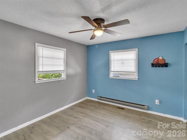 252 Oak Park Drive, Clyde, NC 28721