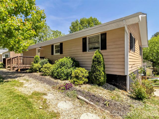 252 Oak Park Drive, Clyde, NC 28721