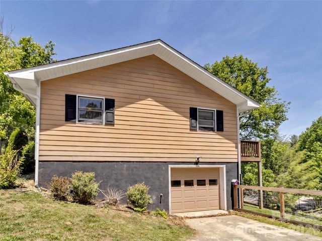 252 Oak Park Drive, Clyde, NC 28721