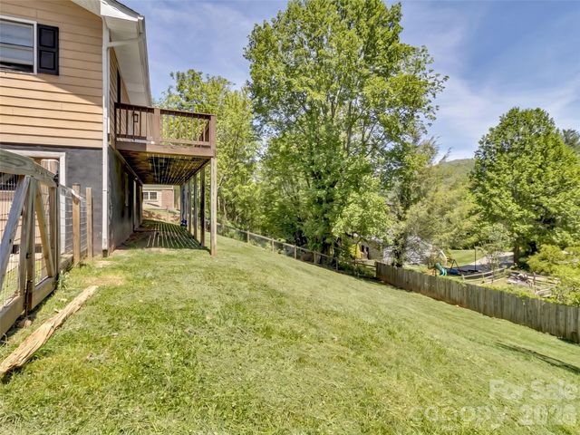 252 Oak Park Drive, Clyde, NC 28721