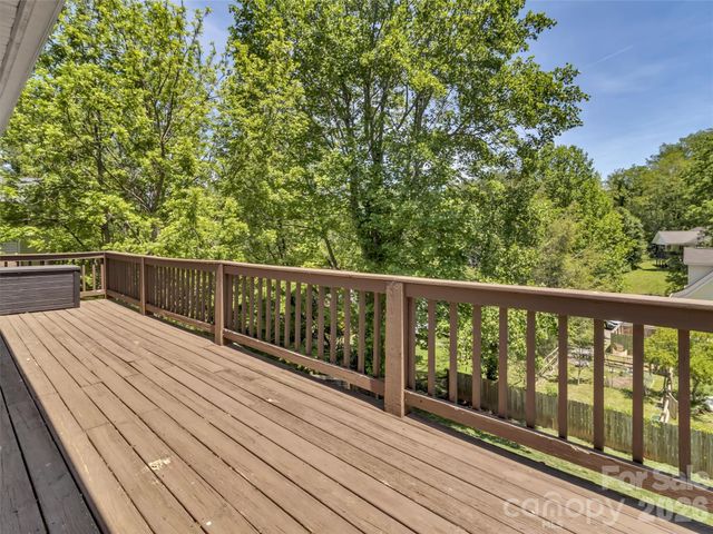 252 Oak Park Drive, Clyde, NC 28721