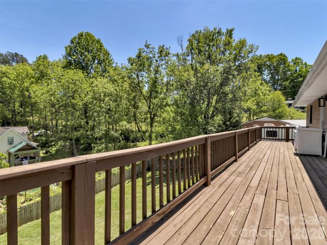 252 Oak Park Drive, Clyde, NC 28721